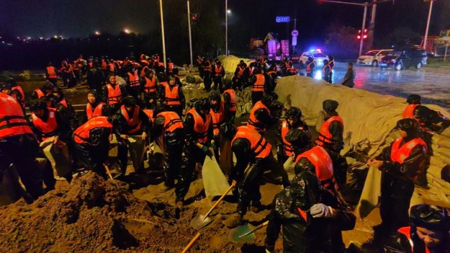 Chinese troops join disaster relief efforts in China's flood-stricken areas